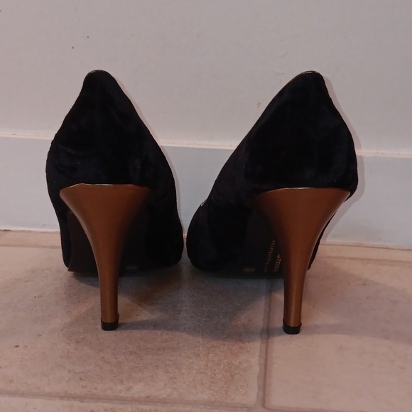 NIB Chinese Laundry black velvet gold heels 8 vintage-style buckle Jolin - Picture 6 of 10